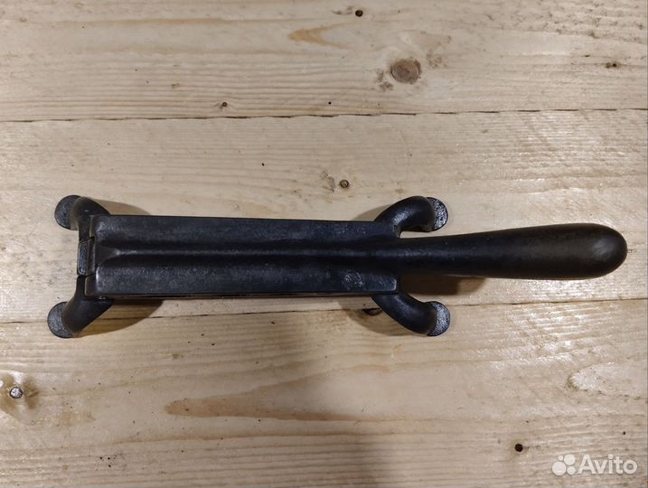 Сжиматель пробок орехоколк СССР