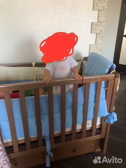 Детская кровать с маятником