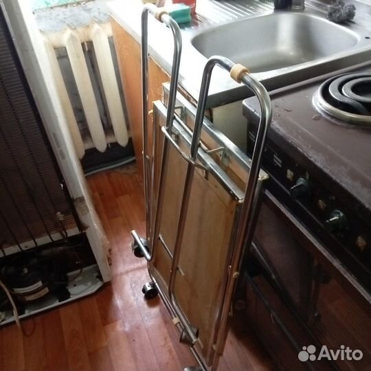 Столик сервировочный складной на колесиках