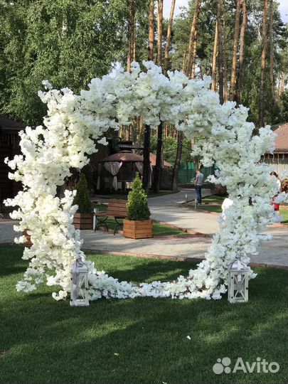 Свадебная арка с оформлением в аренду