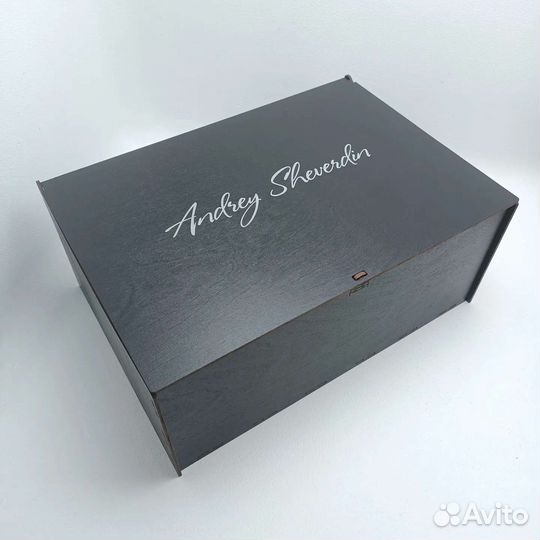 Большая подарочная коробка 32х22х13 см