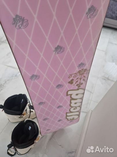 Доска с ботинками