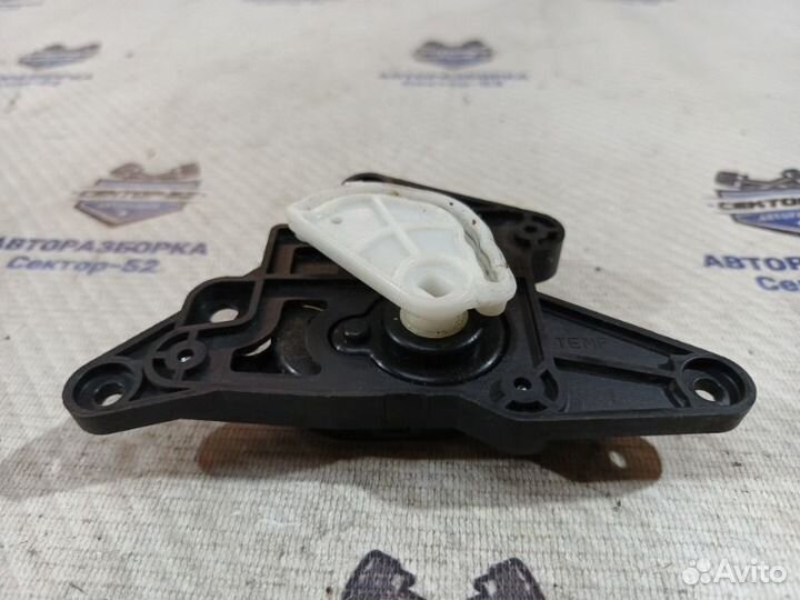 Мотор заслонки отопителя правый Hyundai Santa Fe 2