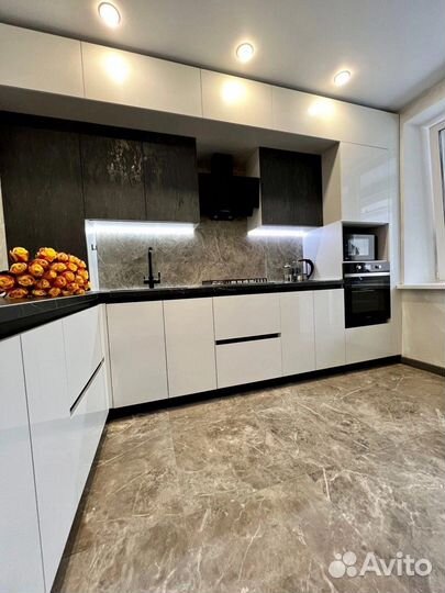 Кухня на заказ с доводчиками