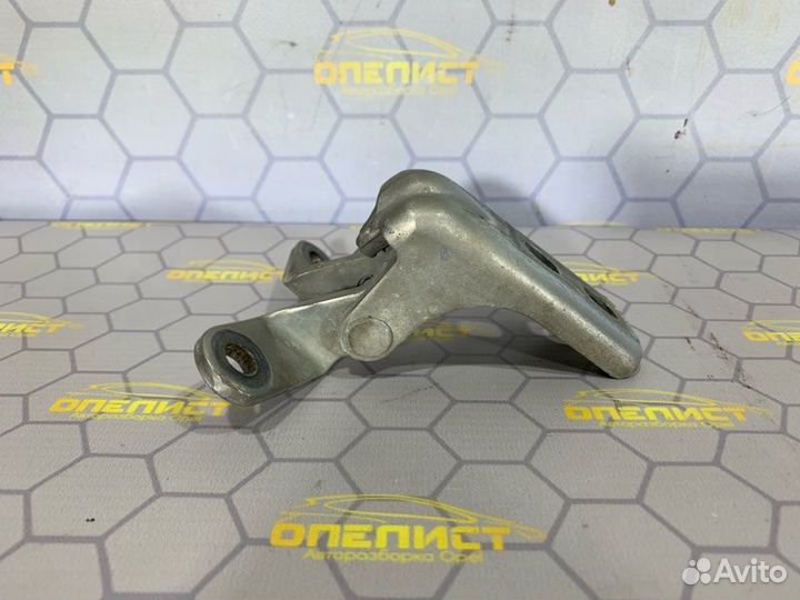 Петля двери нижняя передняя левая Opel Astra J