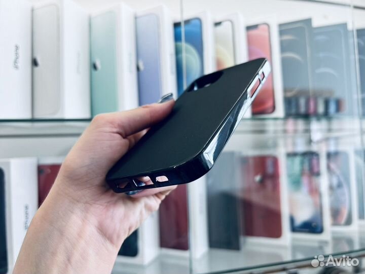 Чехол на iPhone 13