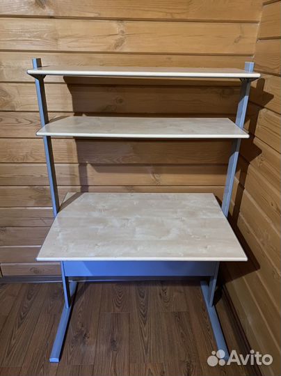 Письмнный стол IKEA для школьника