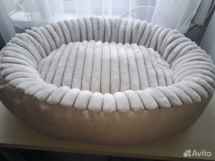 Лежанка для собак и кошек 70 см на 55см