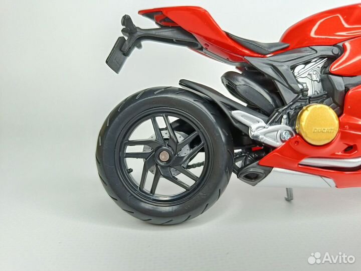 Модель Мотоцикла Ducati Panigale 1199 Масштаб 1:12