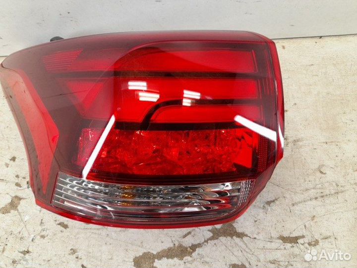 Фонарь левый Mitsubishi Outlander 3 2015