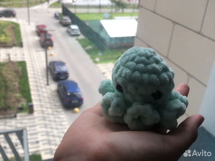 Вязанный осминог из плюшивой пряжи зеленый 1 шт