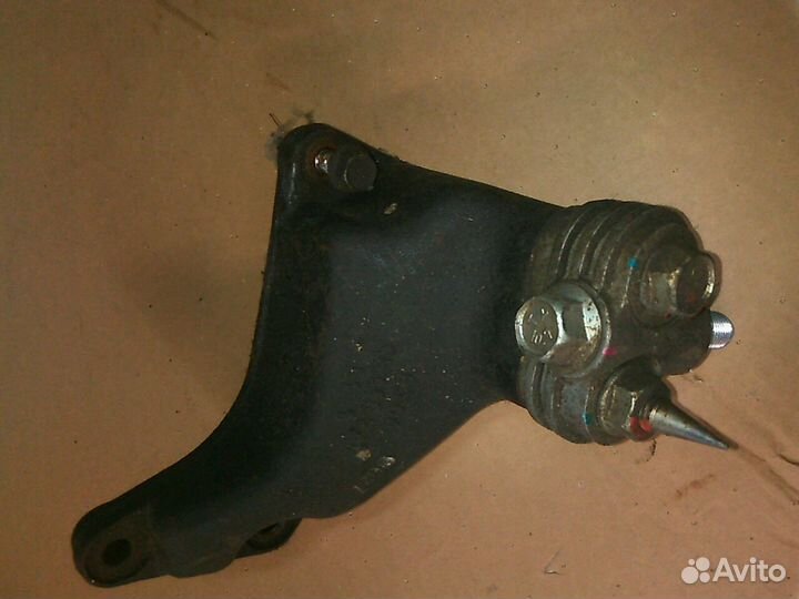 Кронштейн МКПП левый Шевролет Лачетти GM