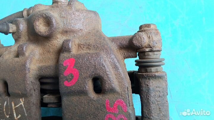 Суппорт передний правый для Mitsubishi Colt