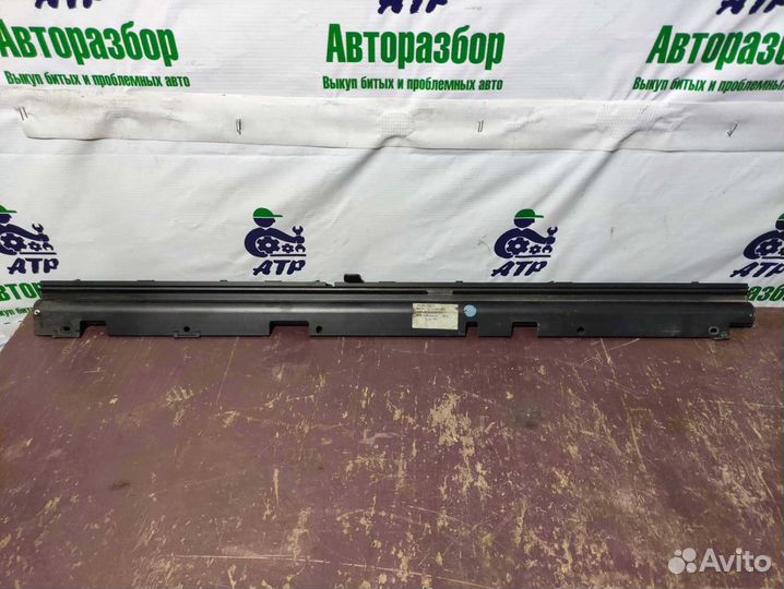 Шторка двери задняя правая Audi A8 2004-2010