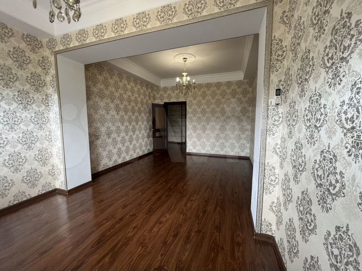 2-к. квартира, 92,5 м², 4/10 эт.