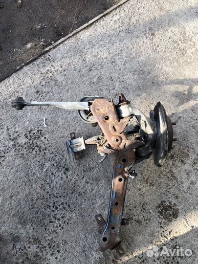 Кулак поворотный задний правый Honda Civic 8 4D