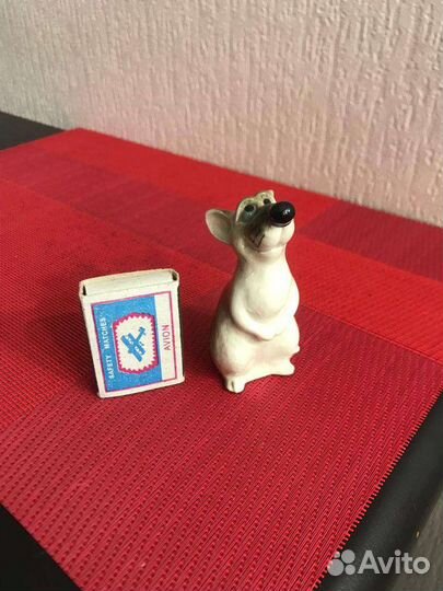 Мышь фарфоровая статуэтка