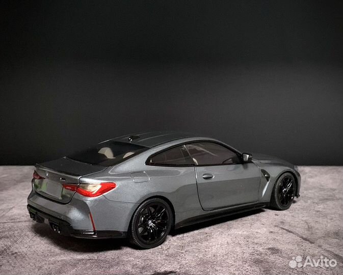 BMW M4 G82 Minichamps 1:18 gray metalic