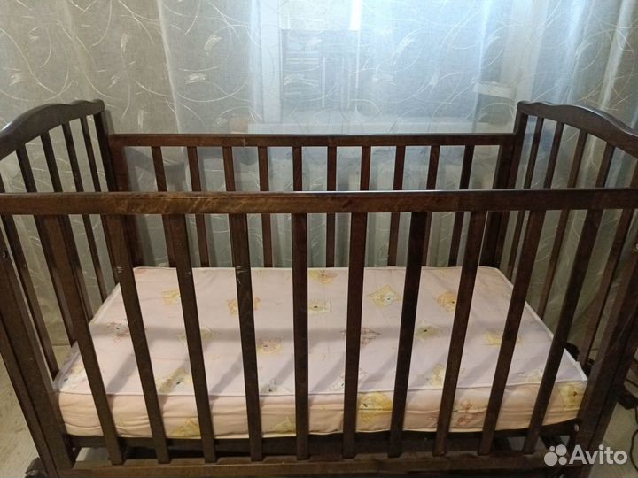 Продам кроватку-маятник