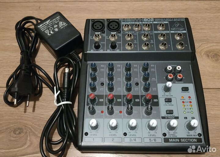 Микшер Behringer Xenyx-802
