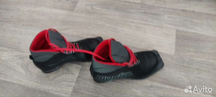 Лыжные ботинки