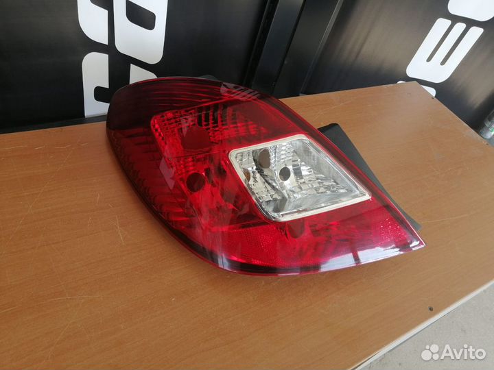 Фонарь задний левый Opel Corsa D 07- 4421954LUE2
