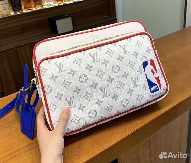 Сумка Louis Vuitton через плечо Новая