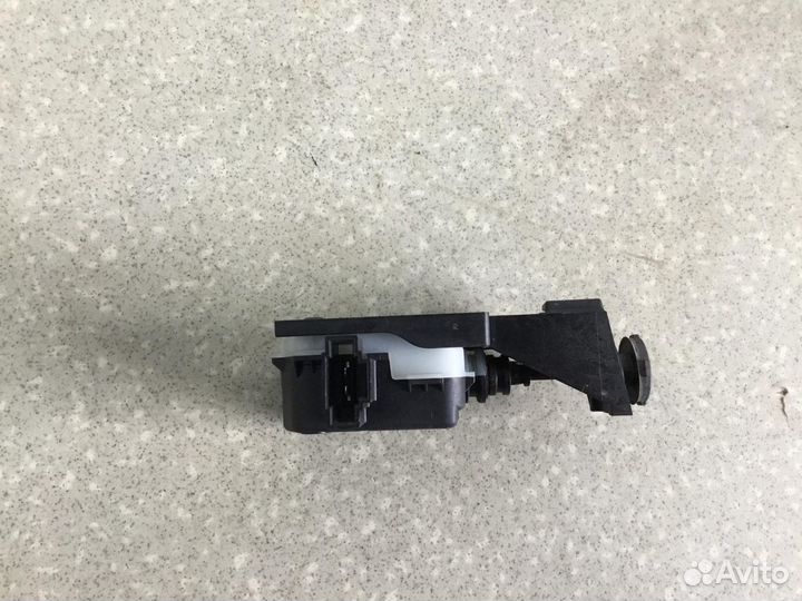 Активатор замка крышки бензобака Mercedes Benz GLK