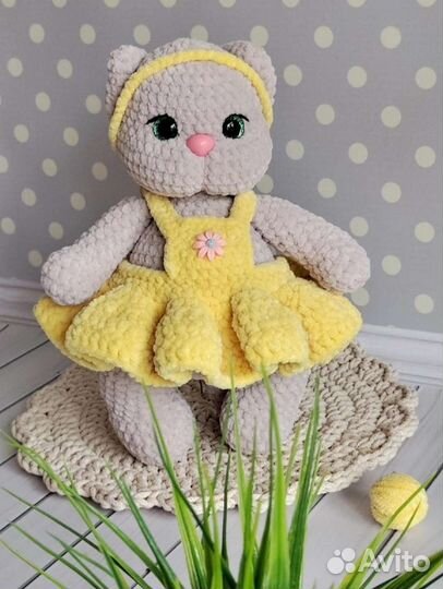Мягкая вязаная игрушка Кошечка
