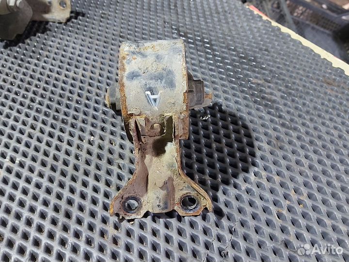 Подушка двигателя левая Mitsubishi Lancer X