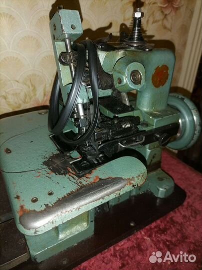Швейная машина и оверлок 51А