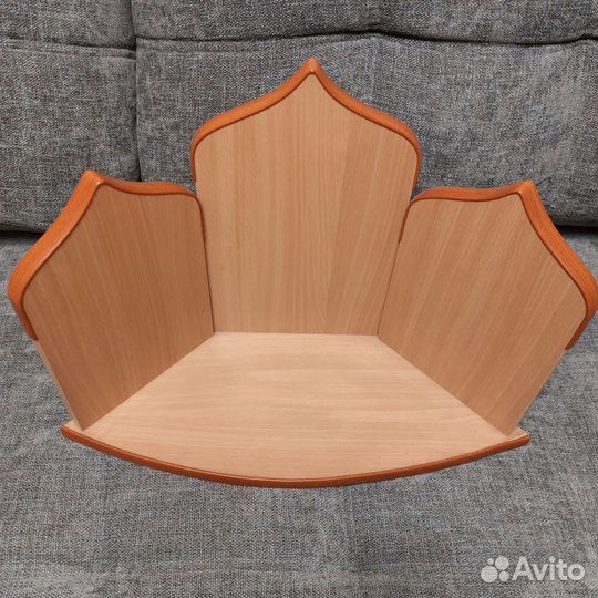 Полка для икон угловая