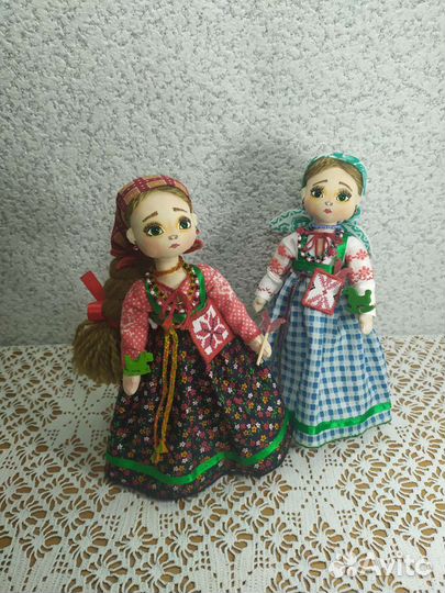 Кукла ручной работы в народном костюме