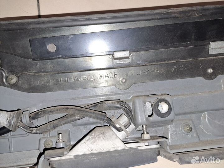 Накладка крышки багажника Субару Форестер SG 2006г