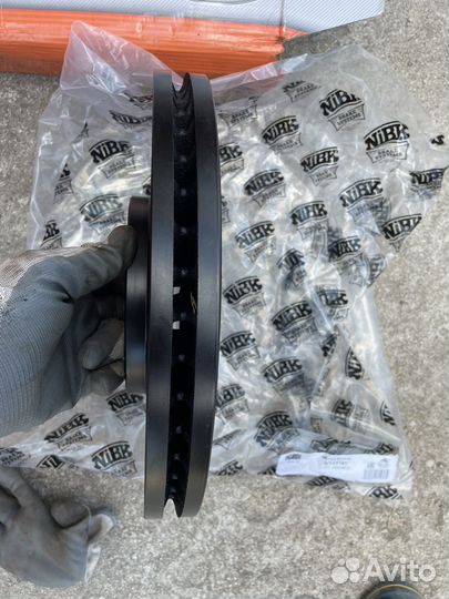 Продам диски передние тормозные