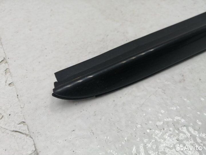 Молдинг лобового стекла правый Hyundai Santa Fe 3