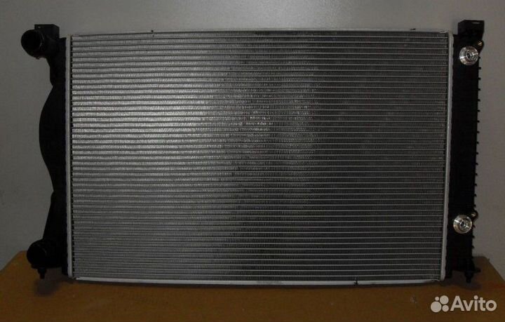 Радиатор охлаждения двигателя Audi A6 C6 2.0TDI