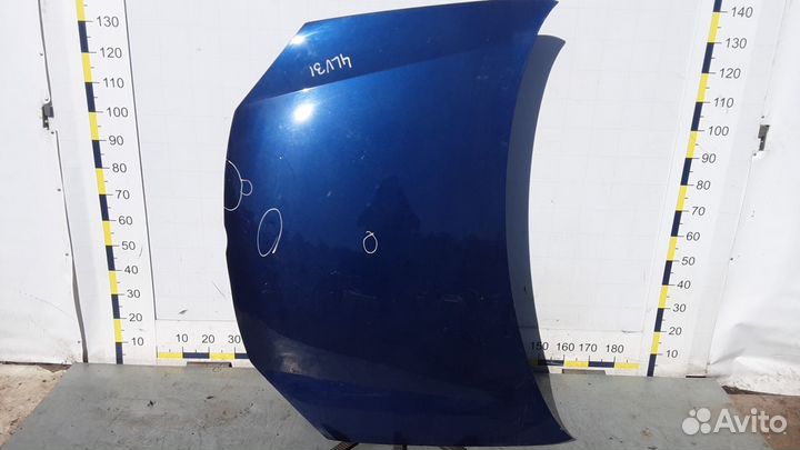 Капот на Volkswagen Golf 5