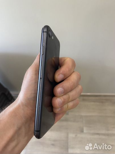 Телефон iPhone 8
