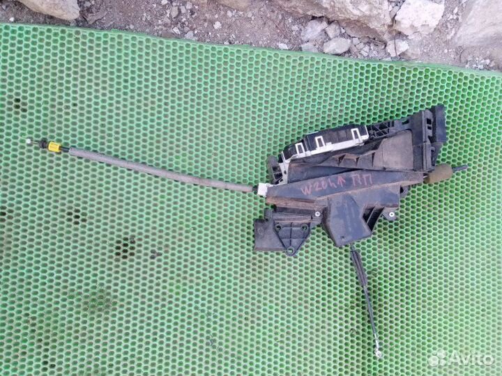 Замок двери передний правый Mercedes-Benz C-Class