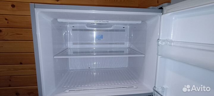 Холодильник hitachi