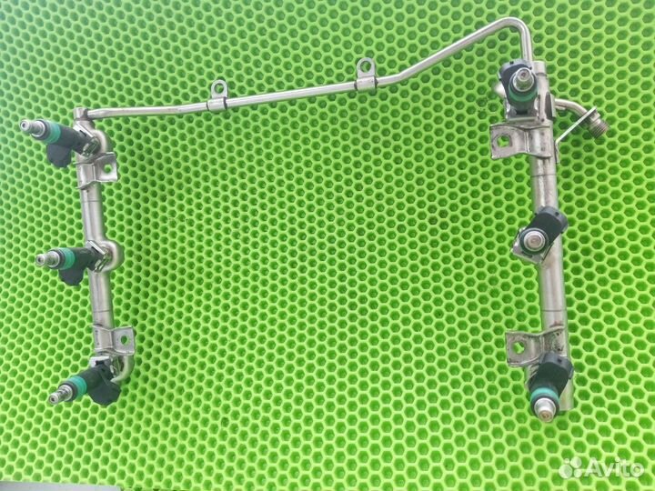 Рампа топливная с форсунками Audi A6 C6 3.0 BBJ