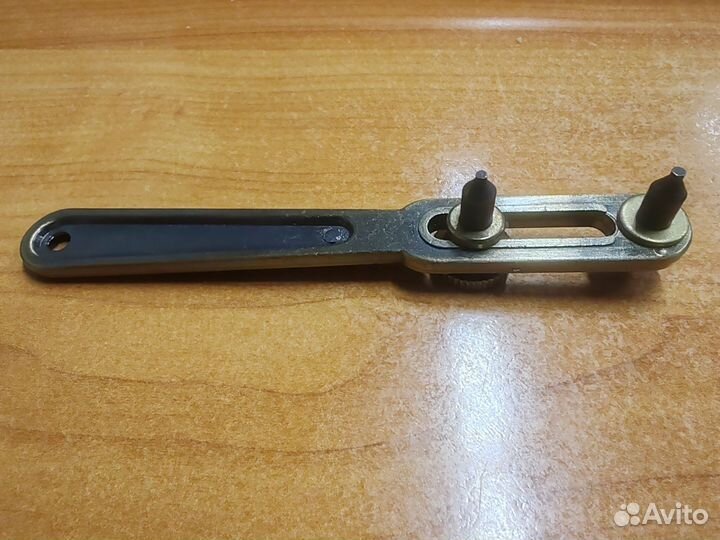 Ключ для открытия крышки наручных часов