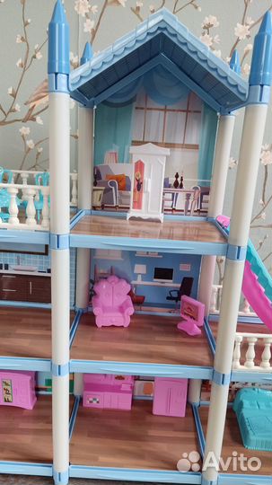 Кукольный домик с мебелью