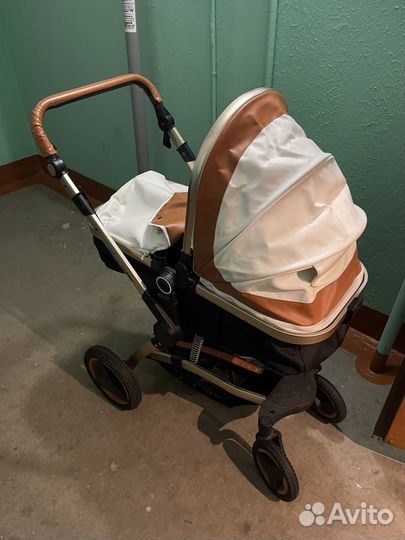 Коляска из кожи