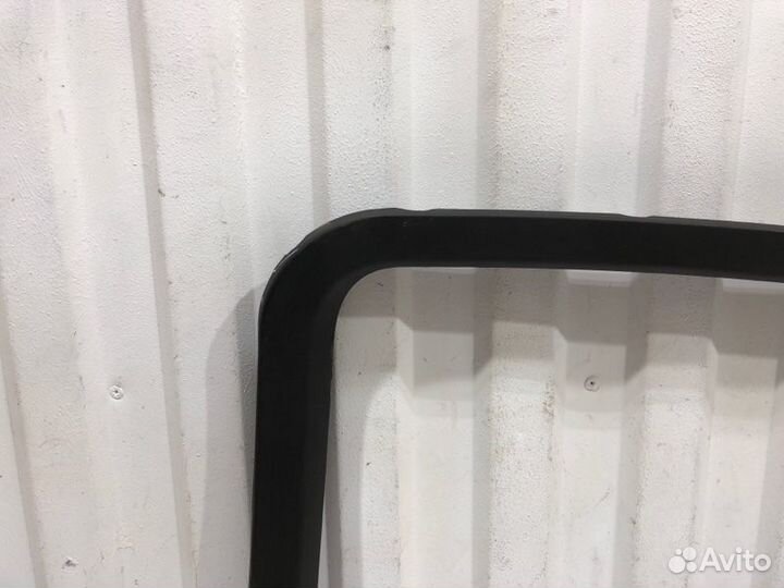 Накладка арки стекла двери задней правой (внутр)