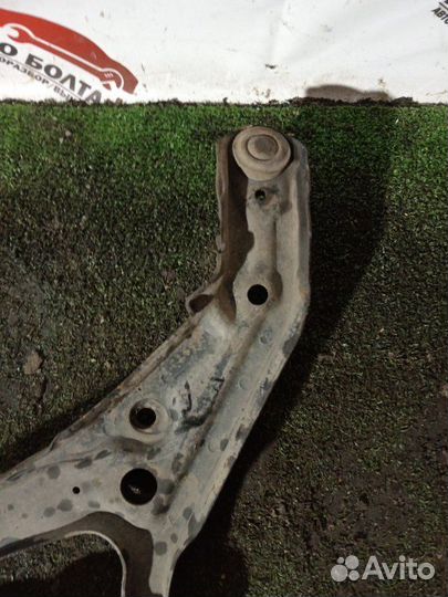 Рычаг подвески нижний передний правый Nissan