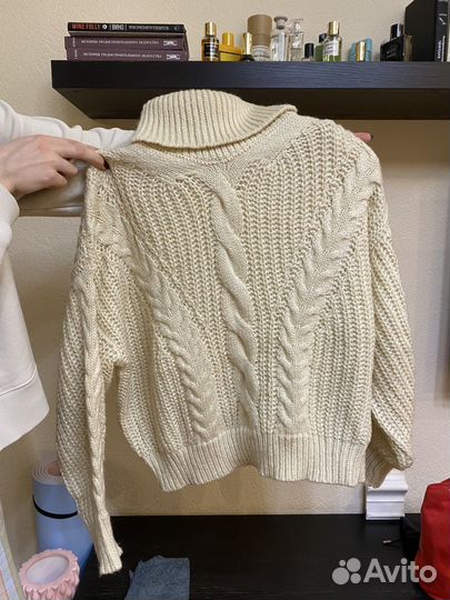 Вязаный белый свитер Снежная Королева