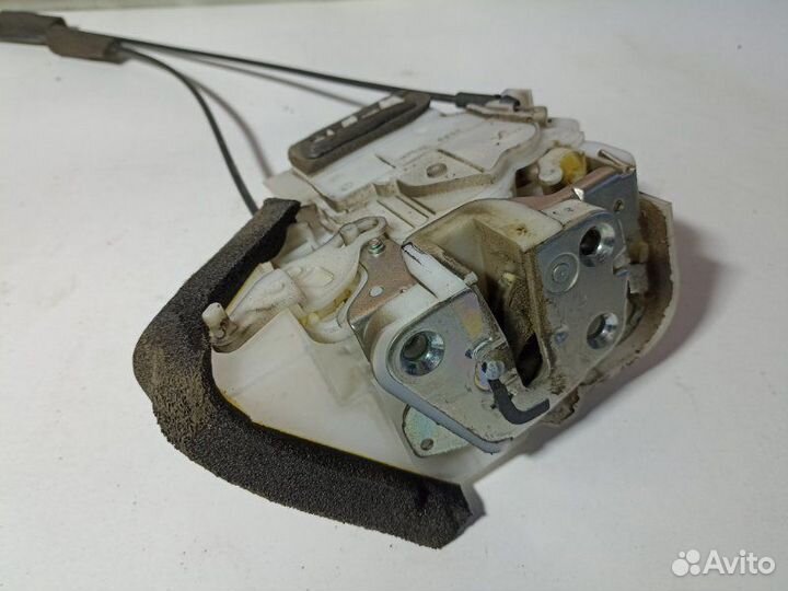 Замок двери задний левый Subaru Impreza G12