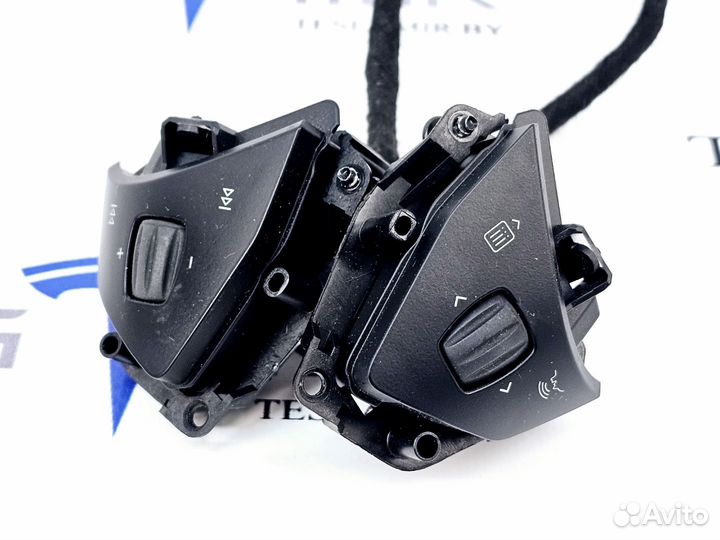 Кнопки управления на руле Tesla Model S рест. 2017